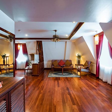The Suite By Royal Crown Hotel Siem Reap Exterior photo
