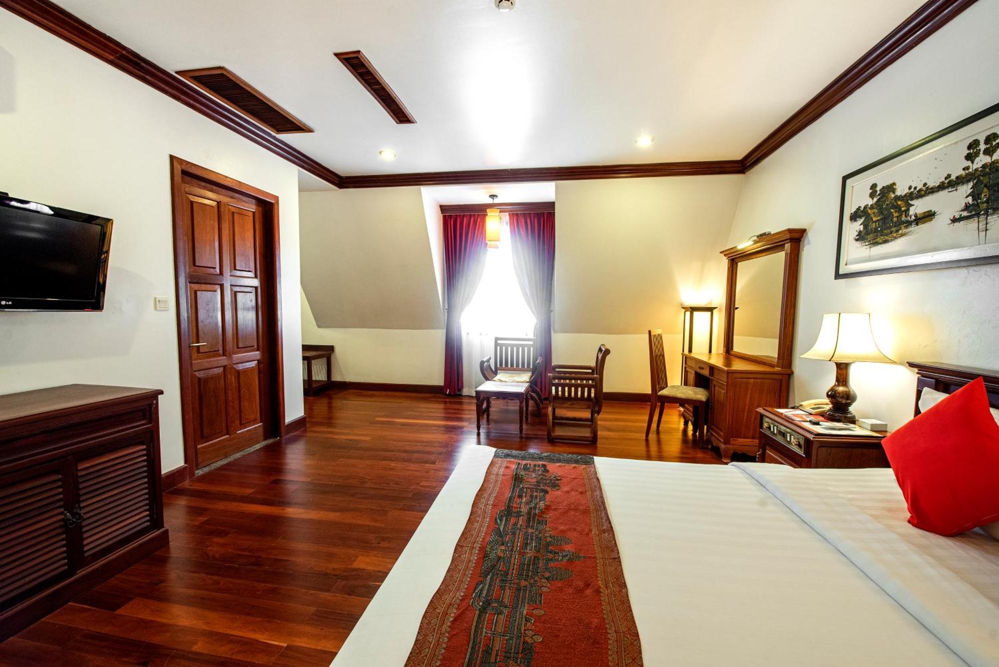 The Suite By Royal Crown Hotel Siem Reap Exterior photo