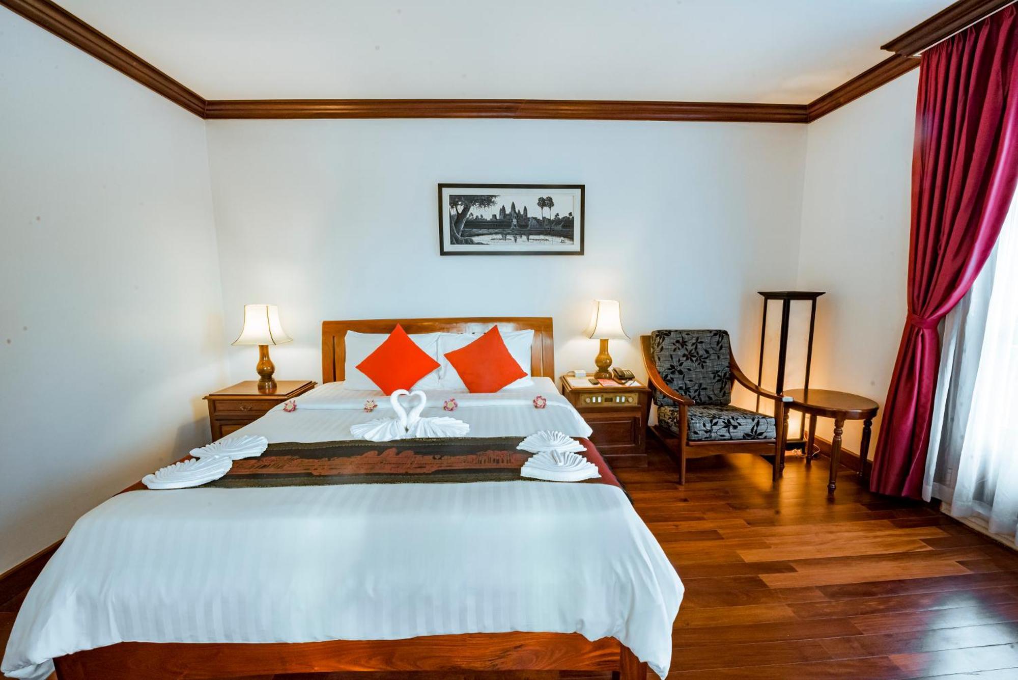 The Suite By Royal Crown Hotel Siem Reap Exterior photo
