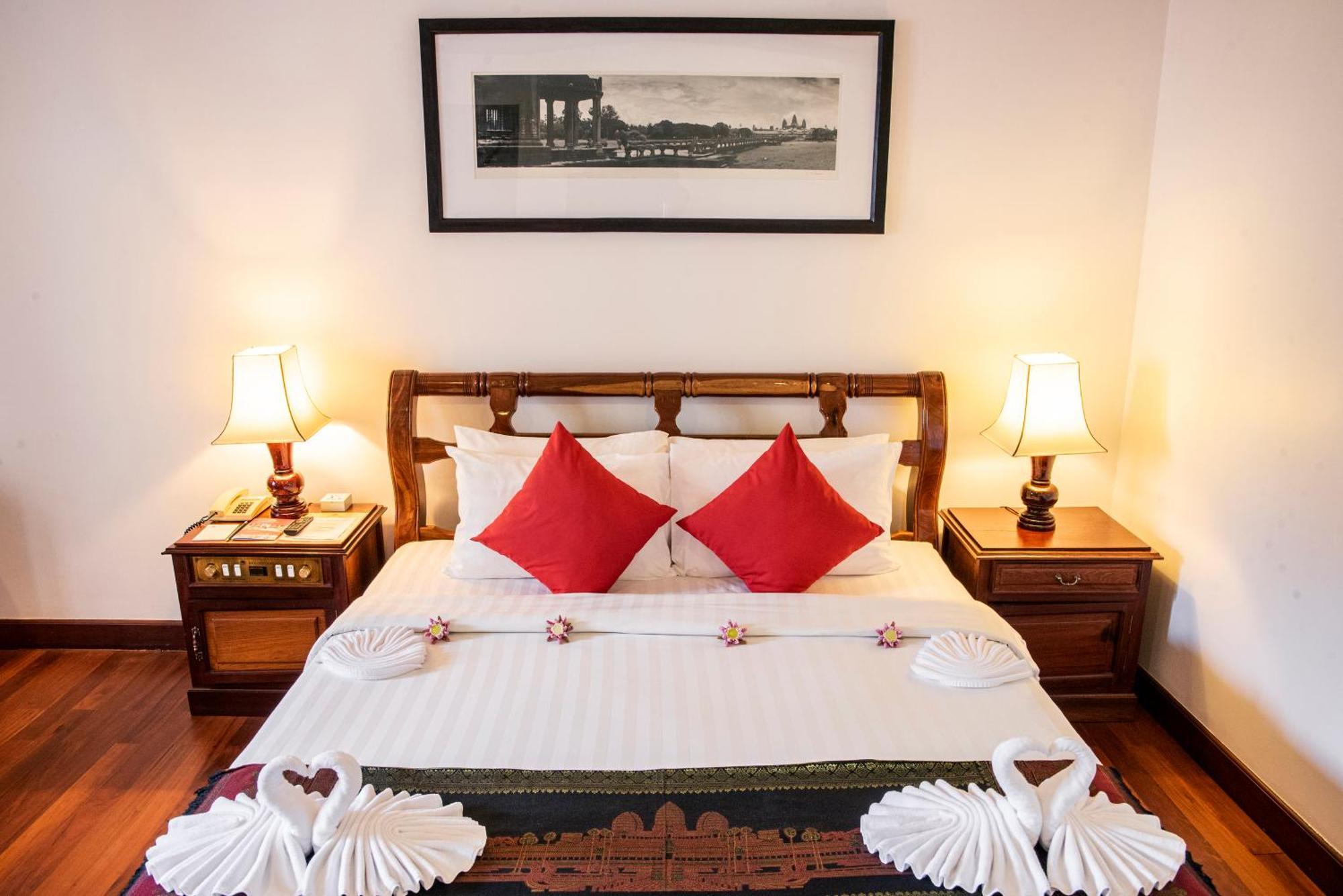 The Suite By Royal Crown Hotel Siem Reap Exterior photo