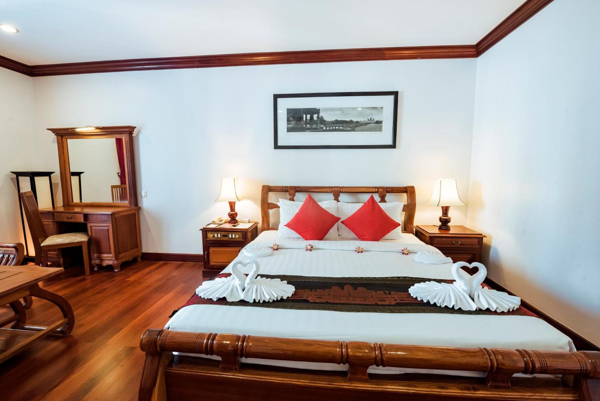 The Suite By Royal Crown Hotel Siem Reap Exterior photo