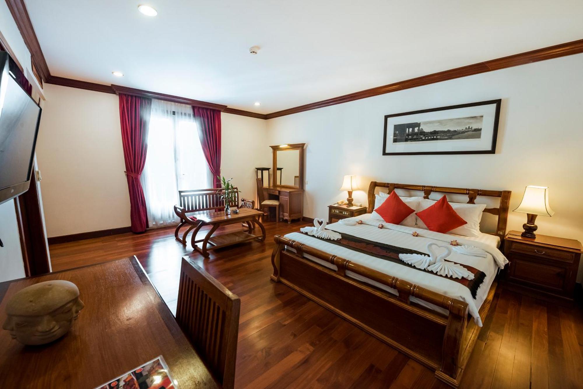 The Suite By Royal Crown Hotel Siem Reap Exterior photo