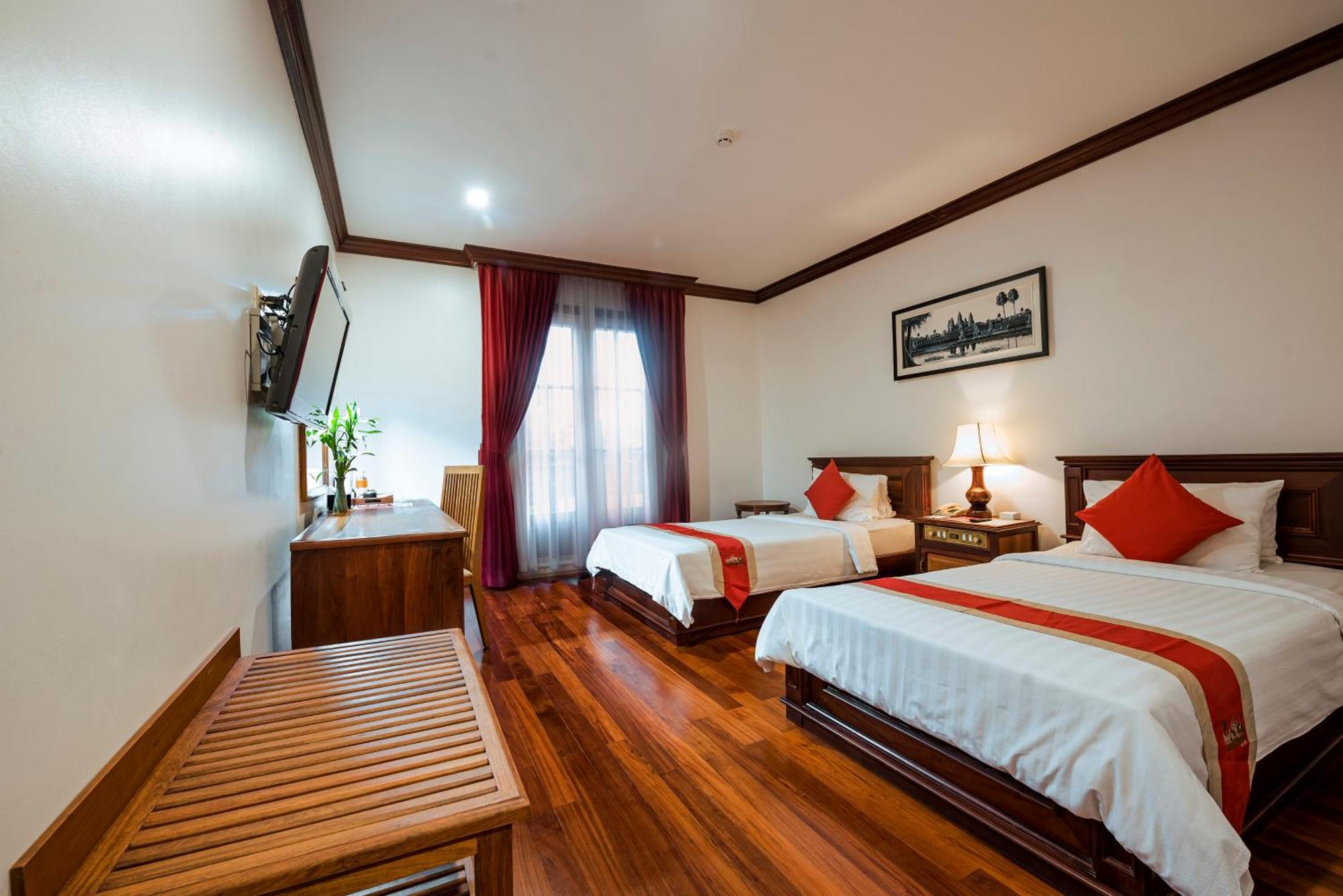 The Suite By Royal Crown Hotel Siem Reap Exterior photo
