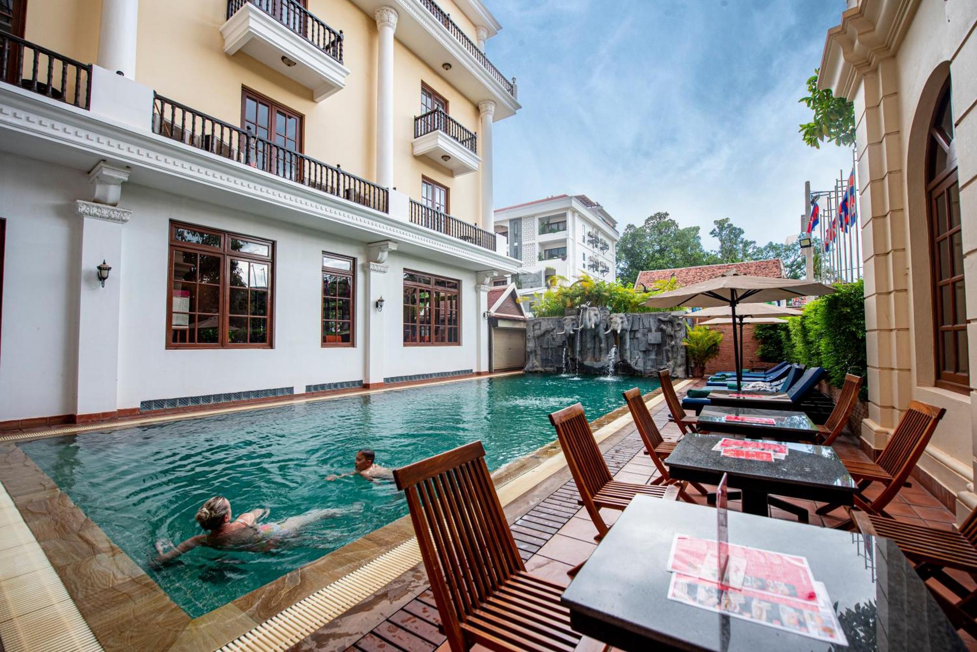 The Suite By Royal Crown Hotel Siem Reap Exterior photo