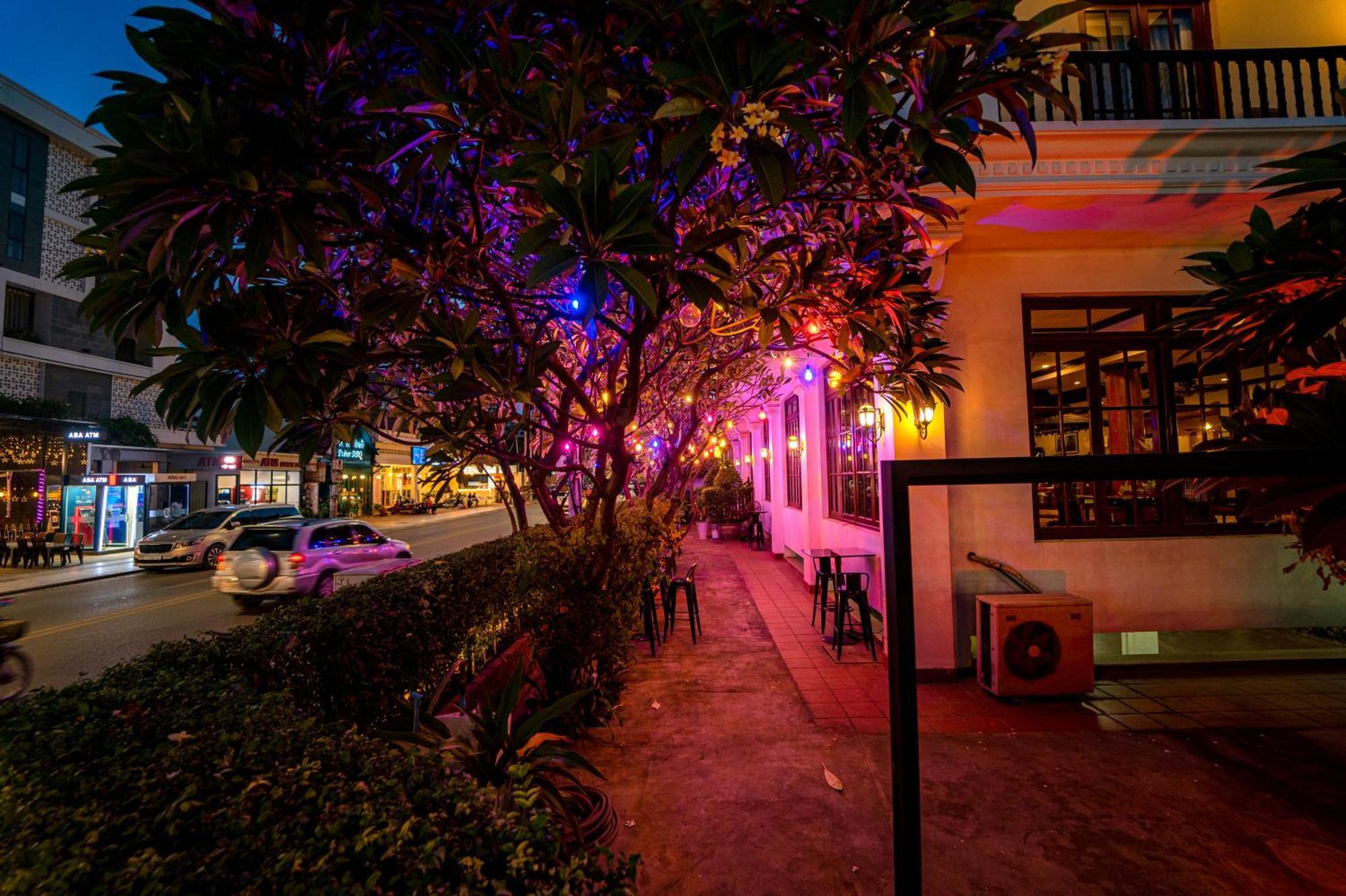 The Suite By Royal Crown Hotel Siem Reap Exterior photo