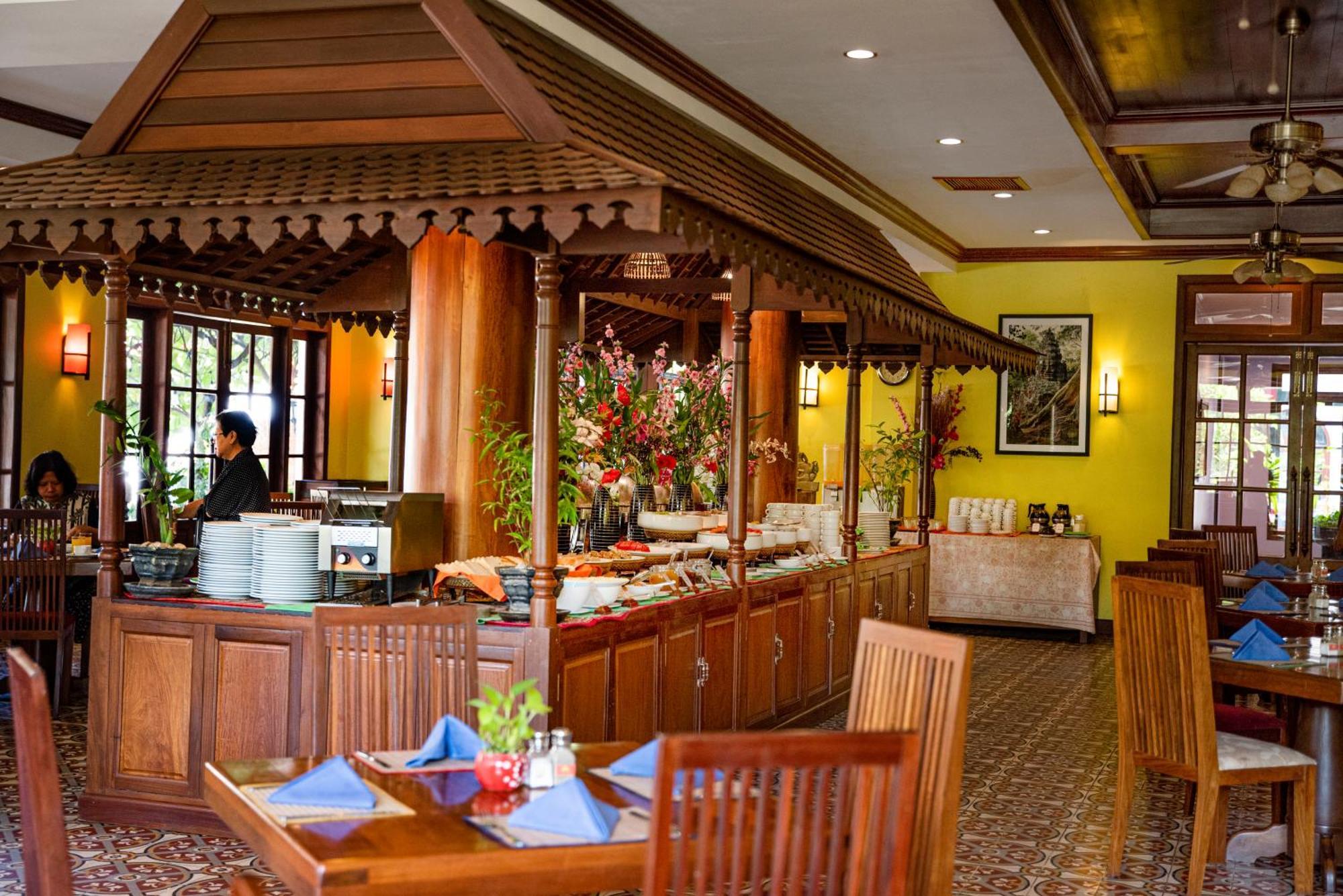 The Suite By Royal Crown Hotel Siem Reap Exterior photo