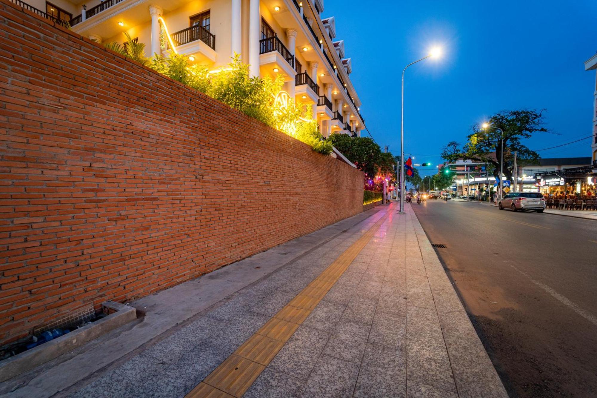 The Suite By Royal Crown Hotel Siem Reap Exterior photo