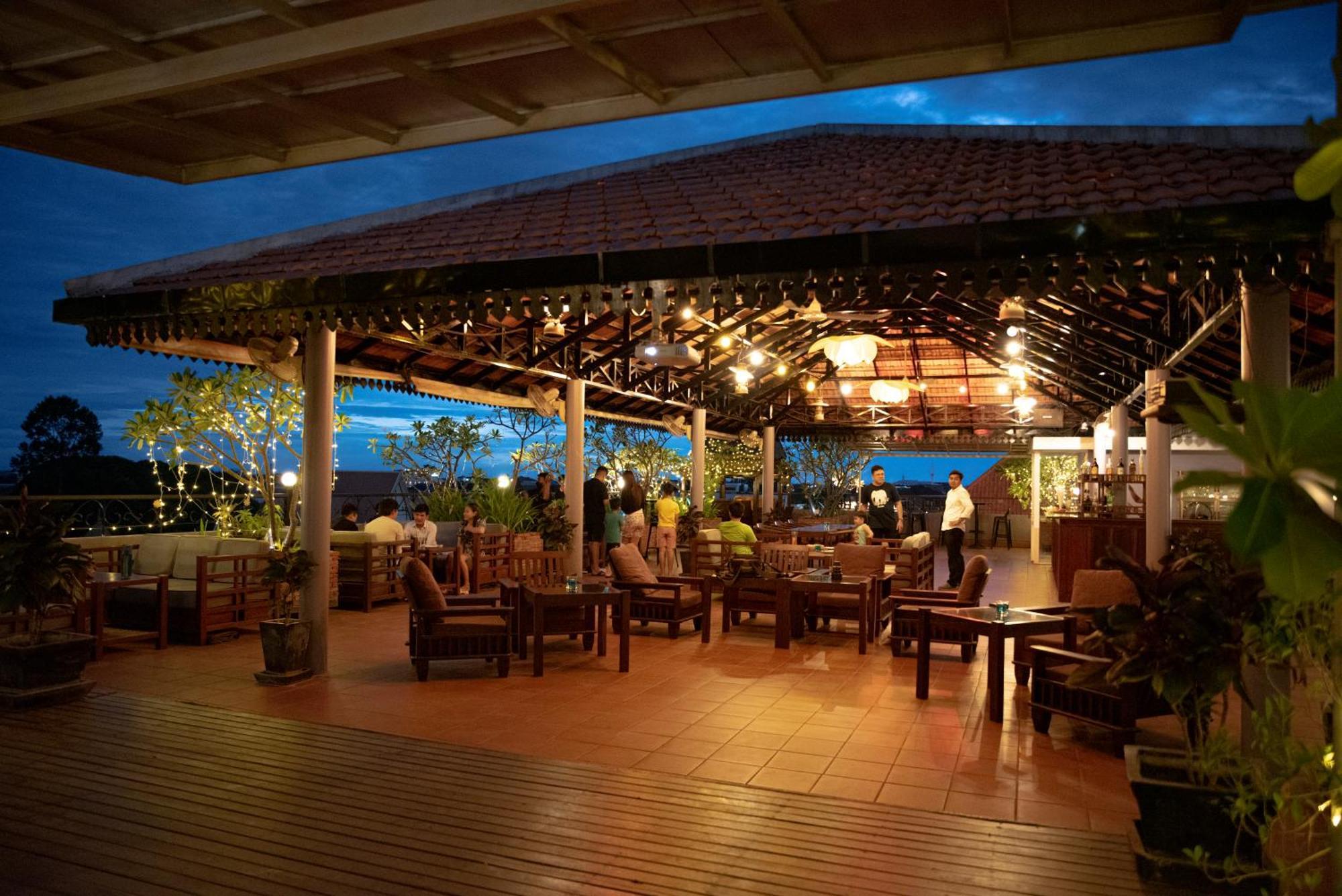 The Suite By Royal Crown Hotel Siem Reap Exterior photo
