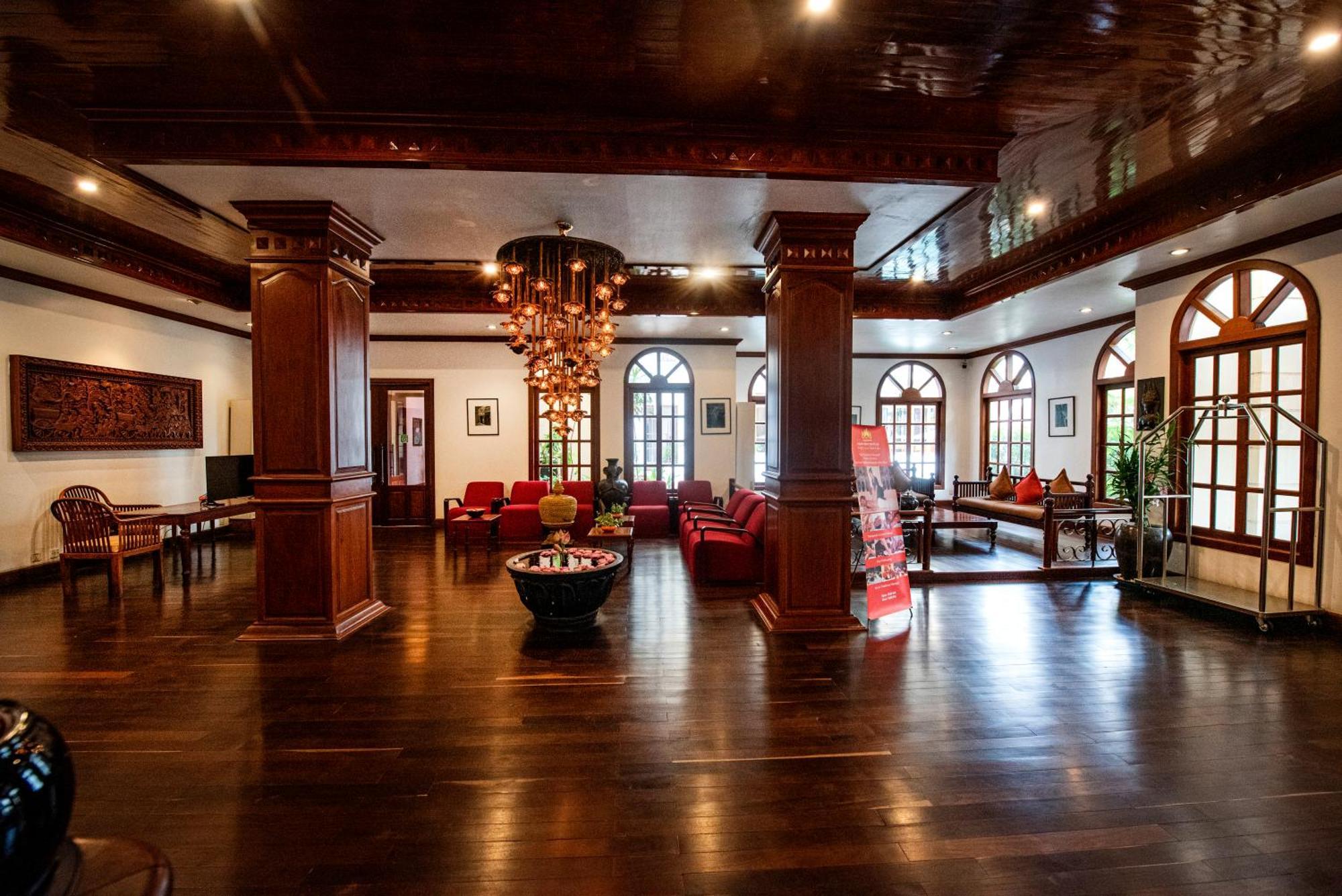 The Suite By Royal Crown Hotel Siem Reap Exterior photo