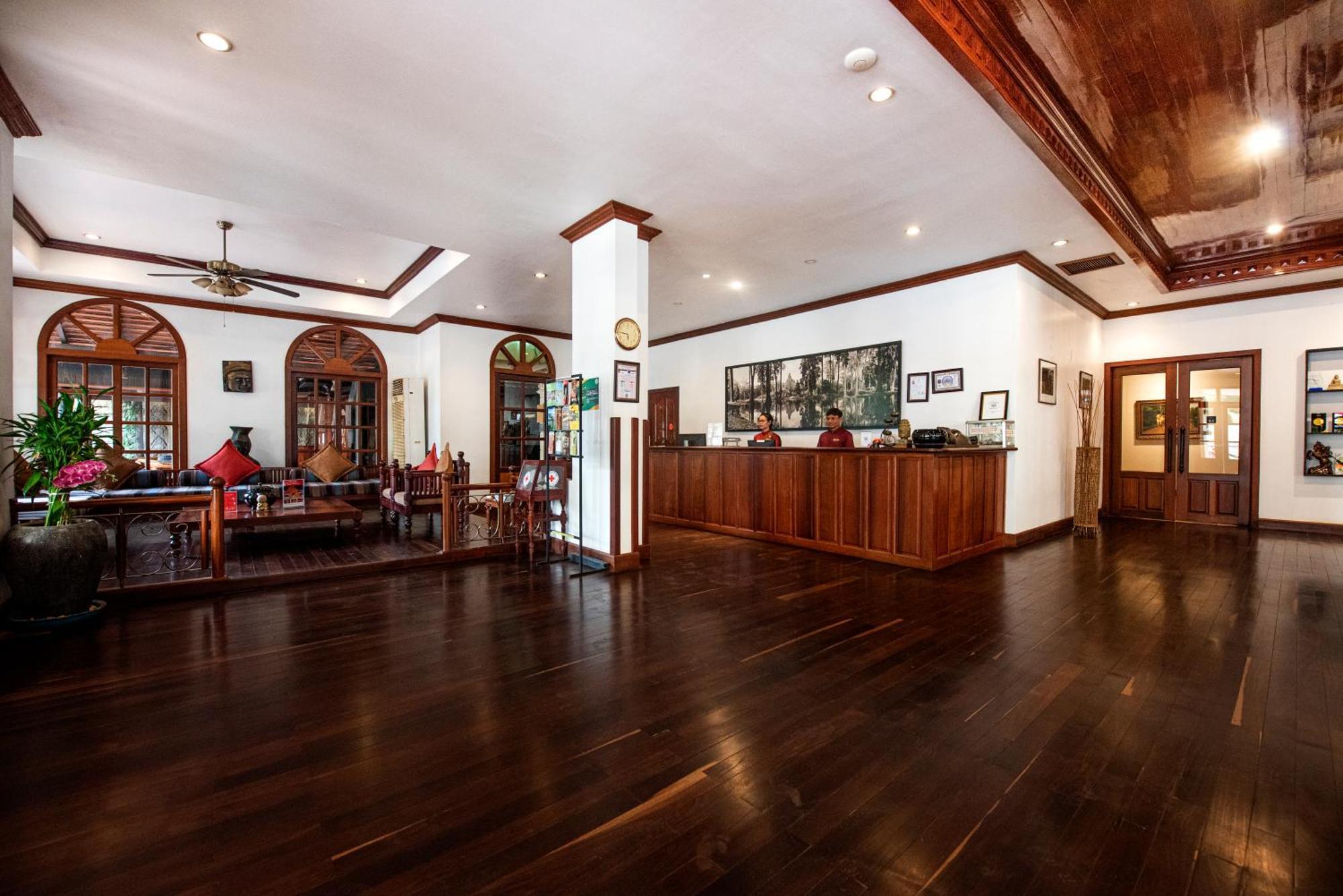 The Suite By Royal Crown Hotel Siem Reap Exterior photo