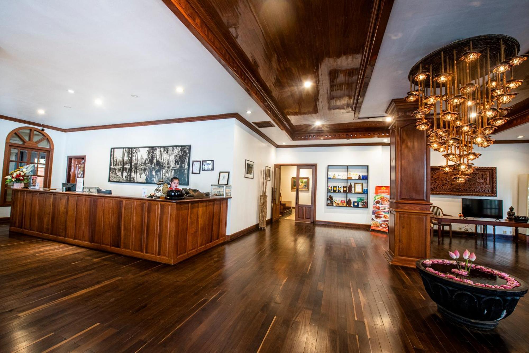 The Suite By Royal Crown Hotel Siem Reap Exterior photo