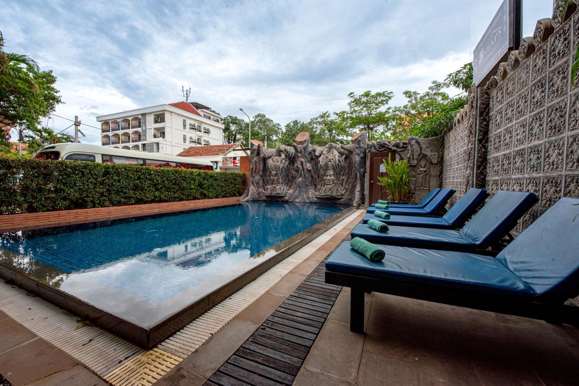 The Suite By Royal Crown Hotel Siem Reap Exterior photo