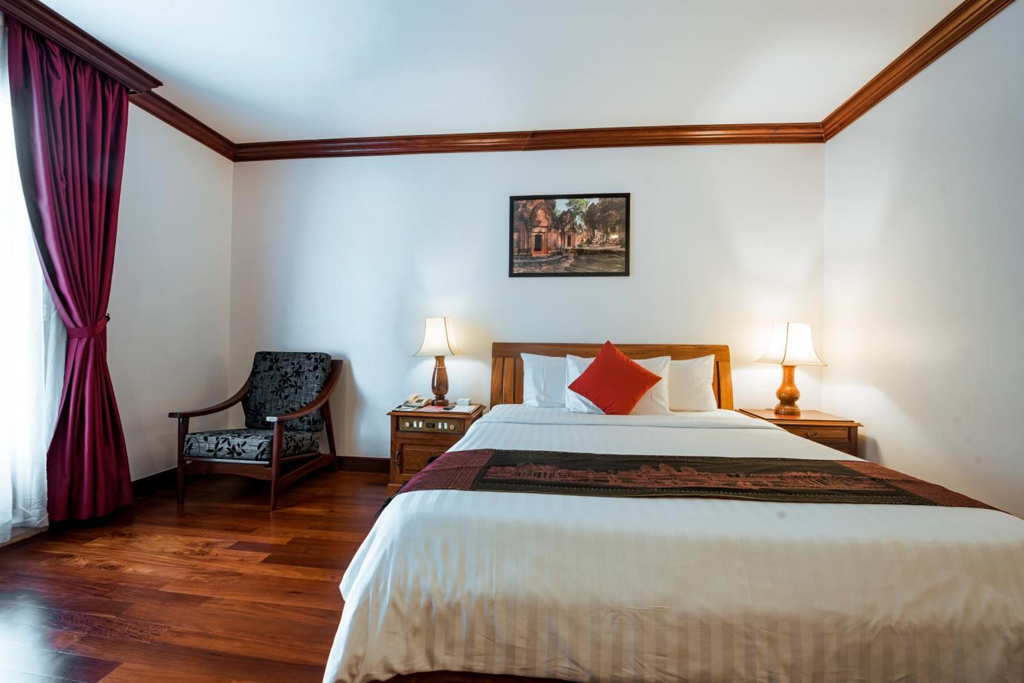 The Suite By Royal Crown Hotel Siem Reap Exterior photo