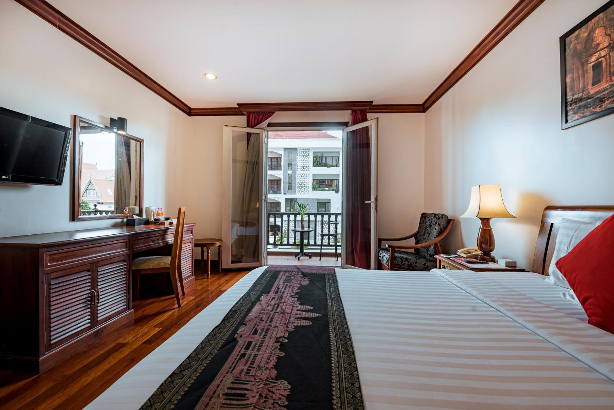 The Suite By Royal Crown Hotel Siem Reap Exterior photo