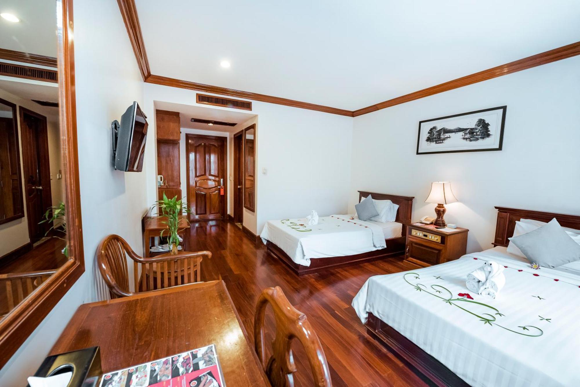 The Suite By Royal Crown Hotel Siem Reap Exterior photo