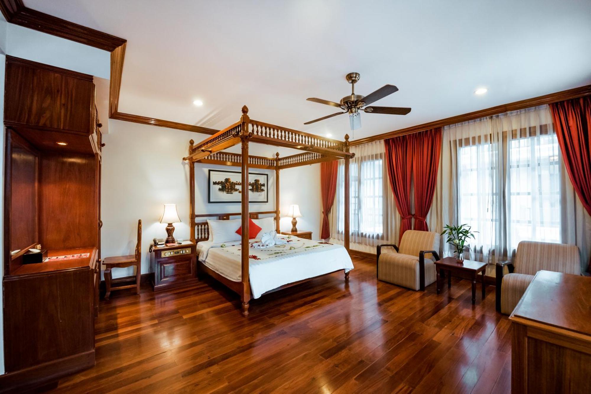 The Suite By Royal Crown Hotel Siem Reap Exterior photo