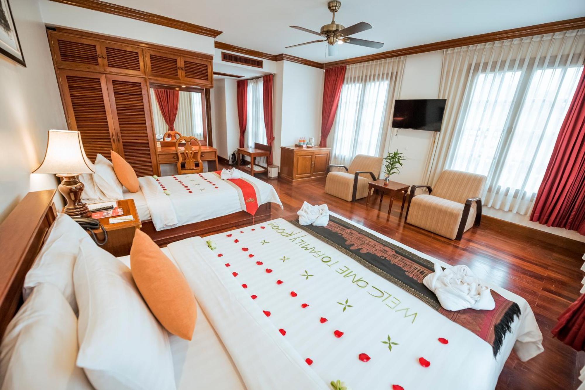 The Suite By Royal Crown Hotel Siem Reap Exterior photo