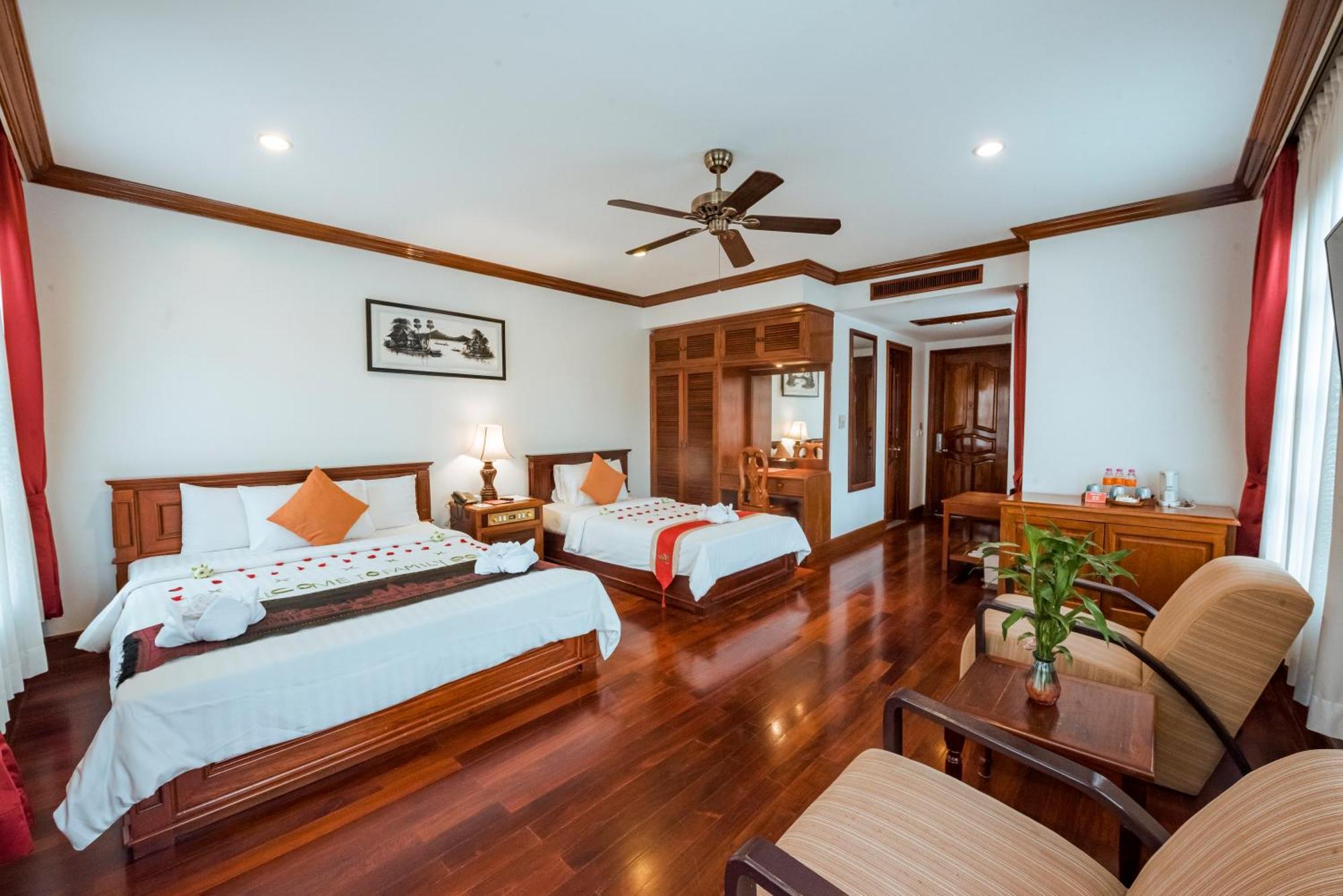 The Suite By Royal Crown Hotel Siem Reap Exterior photo