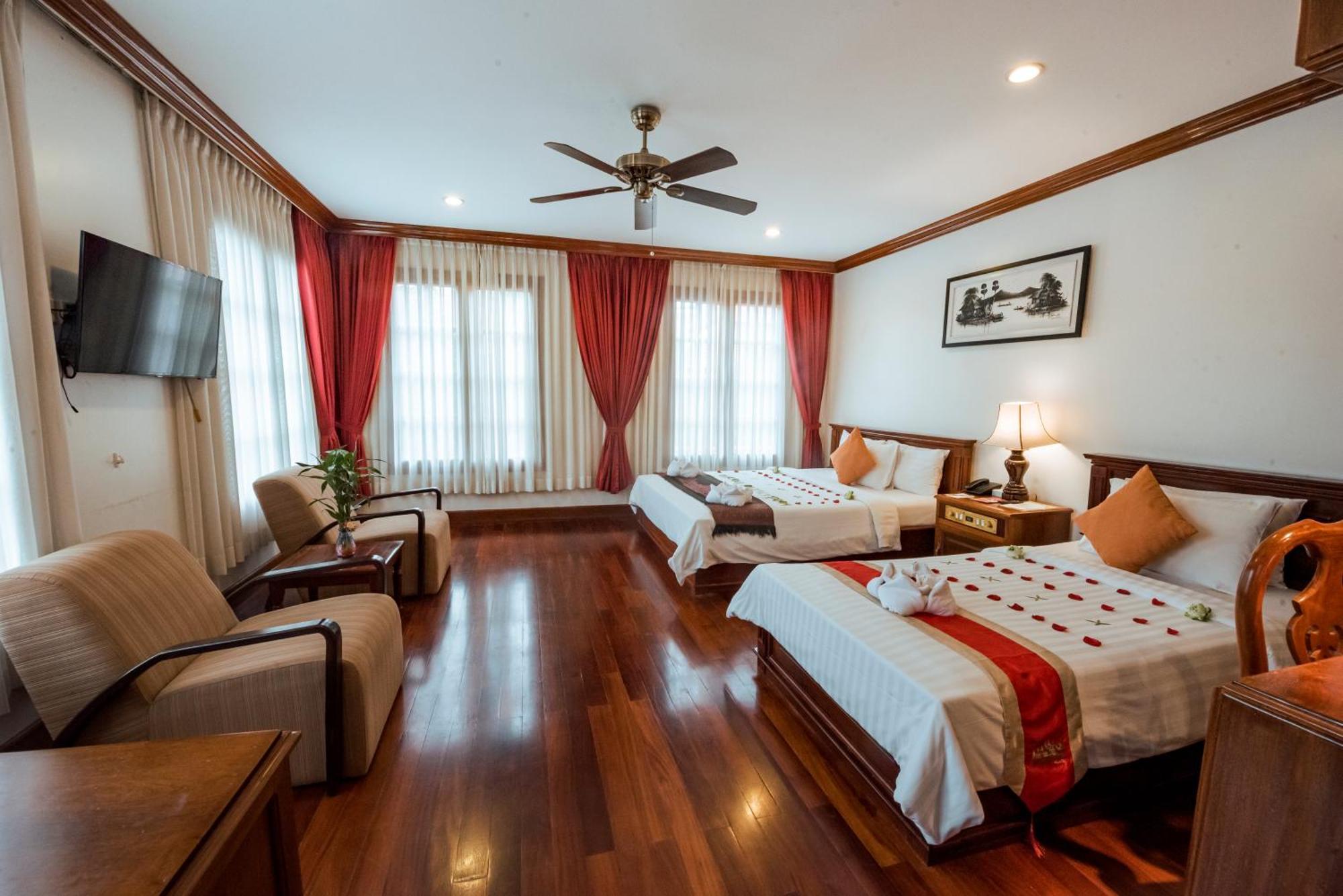 The Suite By Royal Crown Hotel Siem Reap Exterior photo