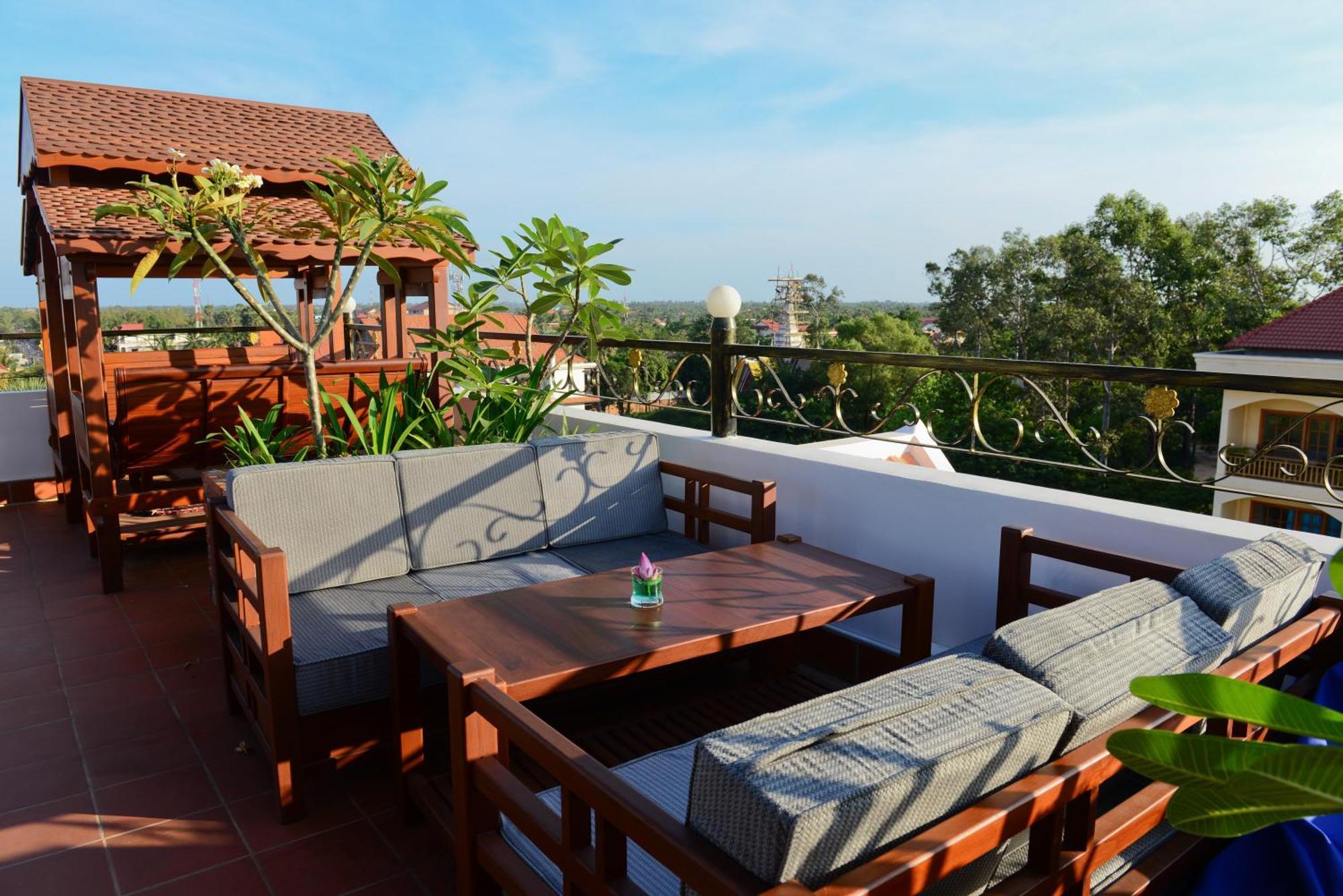 The Suite By Royal Crown Hotel Siem Reap Exterior photo