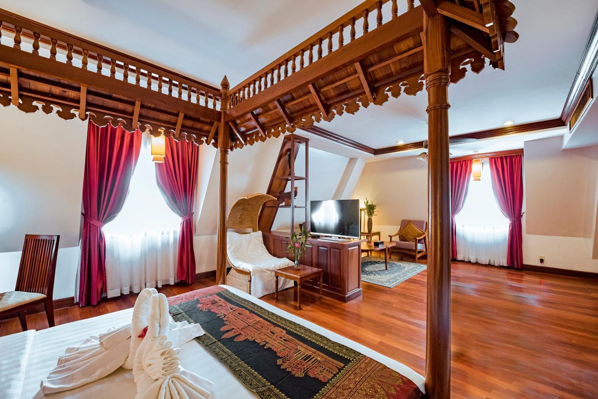 The Suite By Royal Crown Hotel Siem Reap Exterior photo